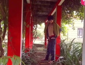 Hansel Thio的公共裸露：突然在中国花园里自慰的冲动 japan gay porn xxx