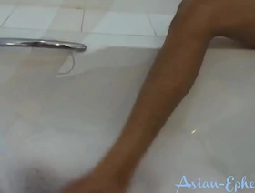 年轻的亚洲twinks在淋浴中获得肥皂和角质 korean gay friend porn