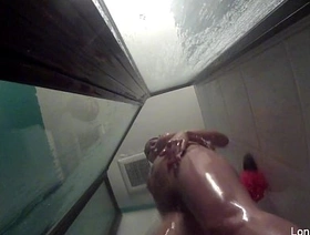 丰满的色情明星伦敦钥匙在淋浴中愉悦 hot young muscle gay porn